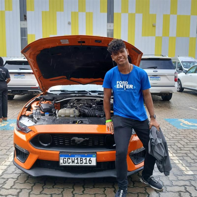 Acauâ, ex-aluno do curso gratuito de tecnologia Ford Enter